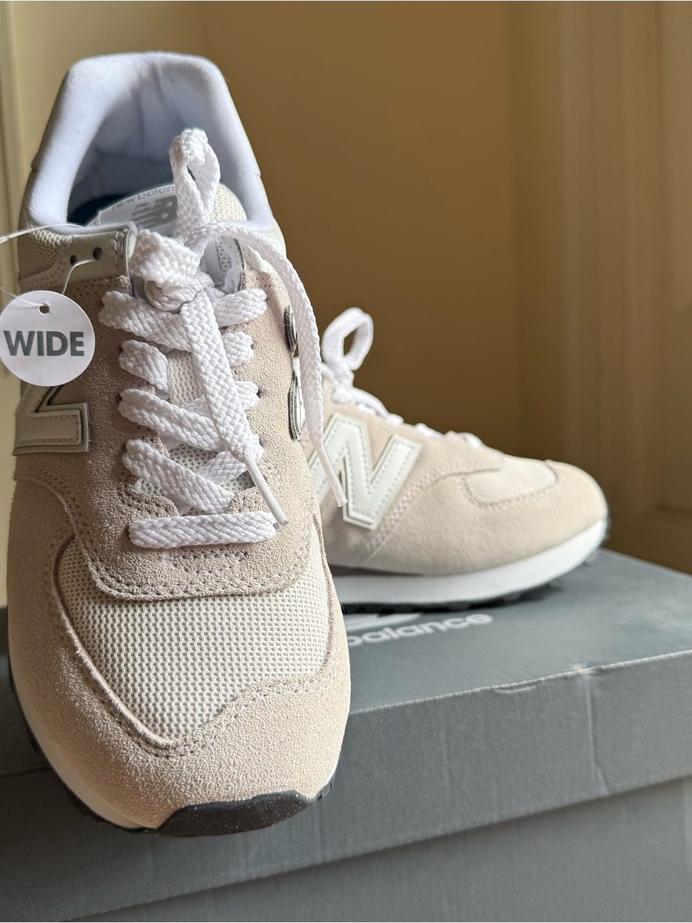 NWT Brand new in box New Balance sneakers in light gray and white size 8 WIDE
